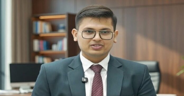 यूपीएससी 2025 टॉपर अनुज अग्निहोत्री