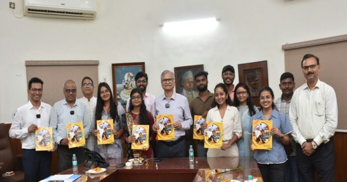 BHU के ऑर्थोपेडिक्स विभाग के डॉ. आलोक राय और ‘संचेतना’ पत्रिका से जुड़े कार्यक्रम
