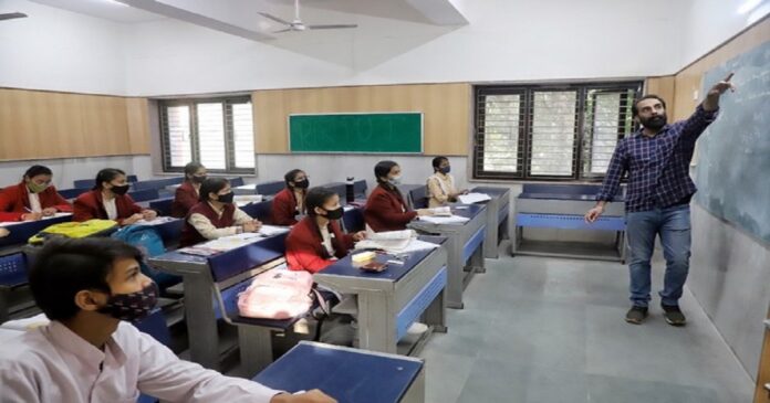 दिल्ली में 20 हजार से ज्यादा गेस्ट टीचर्स के मासिक मानदेय में बढ़ोतरी की तैयारी।