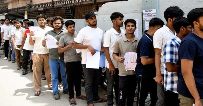 SSC CGL 2026 Tier 1 परीक्षा केंद्र पर अभ्यर्थी