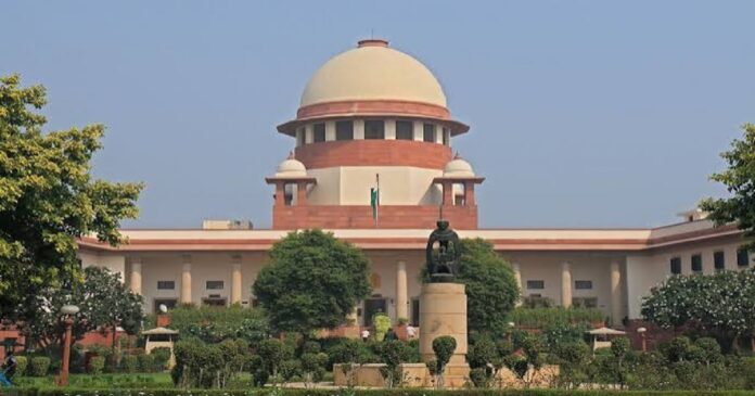 सुप्रीम कोर्ट ने कहा कि प्रोफेशनल कोर्स की फीस एडमिशन से पहले तय होनी चाहिए।