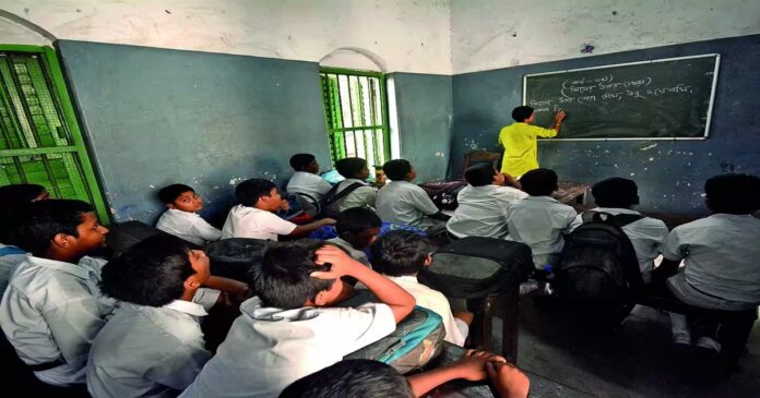 बिहार सरकार सरकारी शिक्षकों को विदेश की आधुनिक शिक्षण व्यवस्था का अध्ययन करने के लिए भेजने की तैयारी कर रही है।